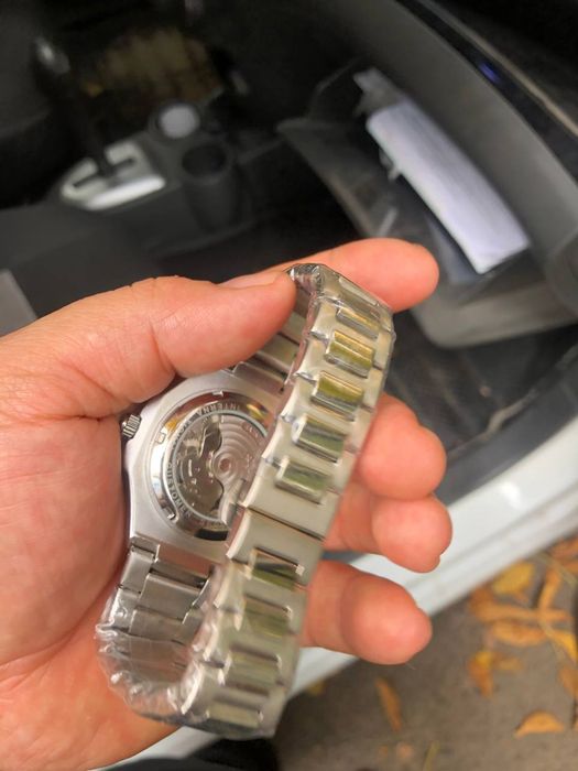 Patek philippe  yengi soat srochna sotiladi