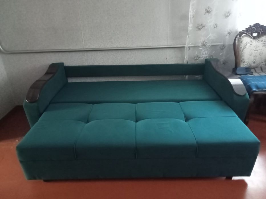 Продам диван и два кресла  в отличном состоянии.