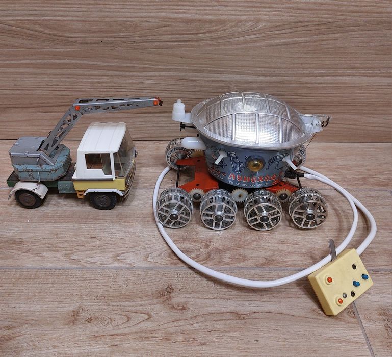 Стари метални играчки