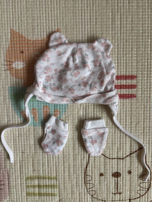 Бандани, лигавници, шапка с ръкавички и памтофки