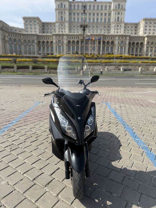 Vand maxi scuter Kymco Downtown 300i ABS