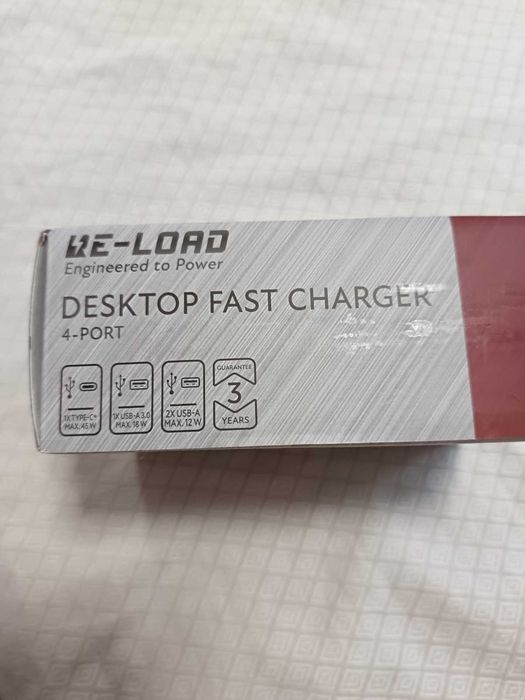 Настолно бързо зарядно устройство We-Load с 4 порта.