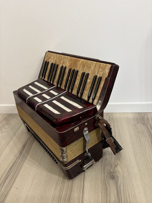Acordeon Royal Sta dard Belona cu 80 basi