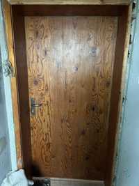 Продавам дървени масивни  врати