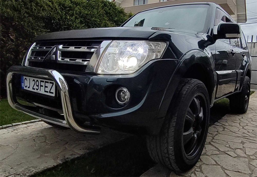 Mitsubishi Pajero IV 200 cp automat dotari full +
