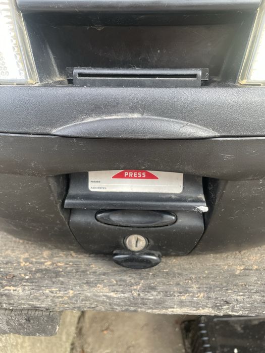 Accesorii moto ( provenienta Yamaha ) topcase,sidecases,parbriz