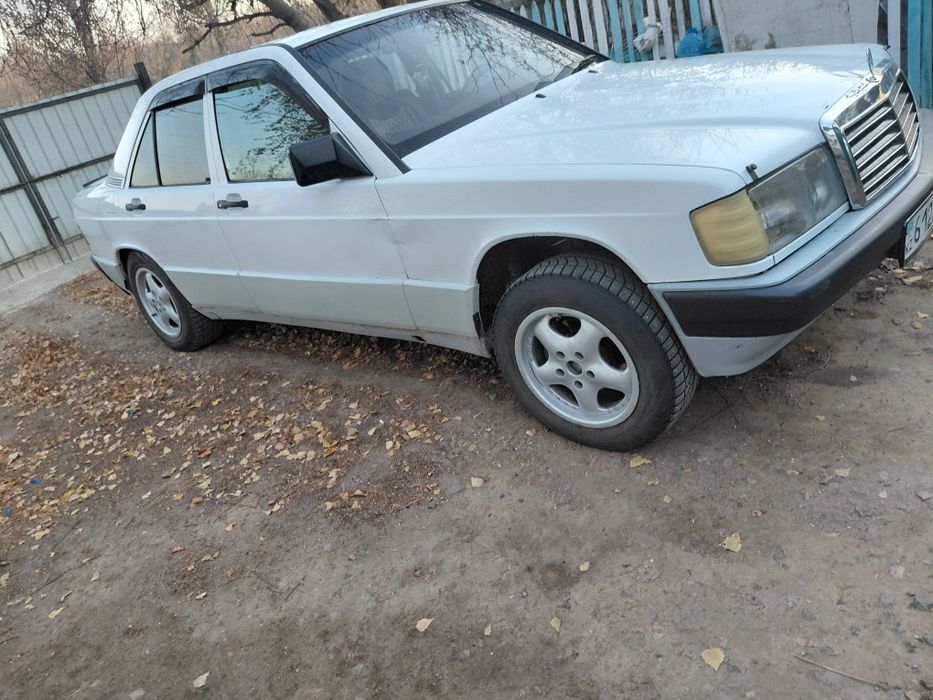 Продам мерседес бенс . Есть небольшие вложения на ходу
