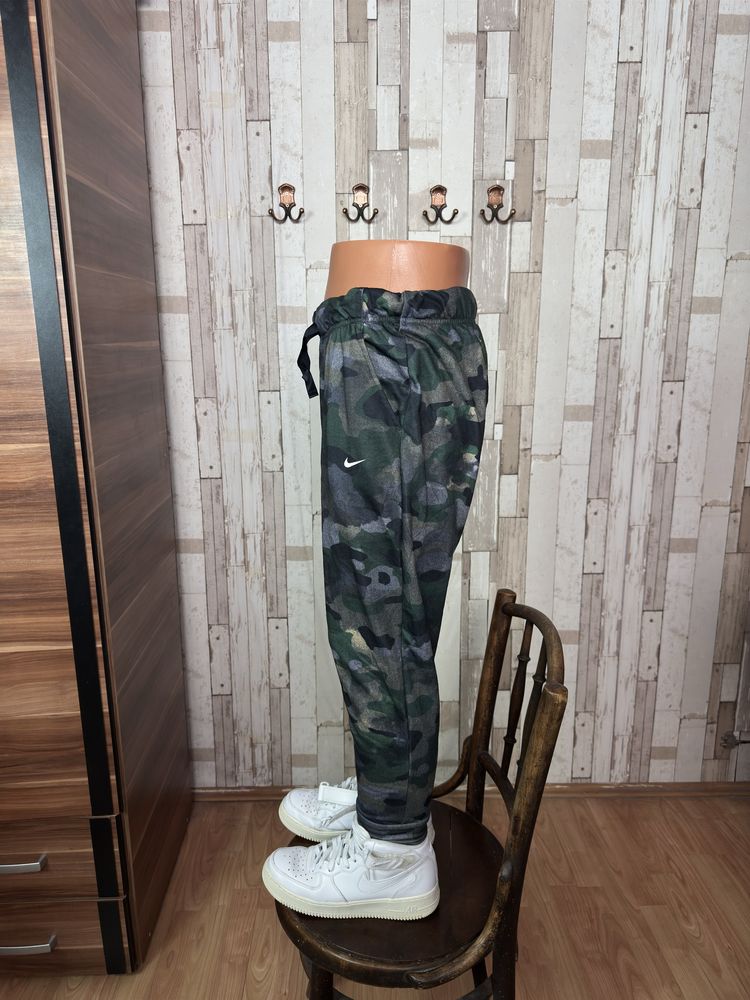 Pantaloni pants sweats joggers Nike Dri-Fit camo femei poliester