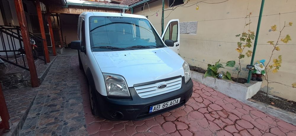 Vând Ford tourneo connect an 2010