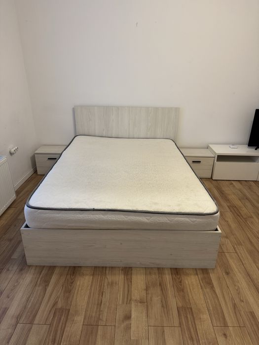 Mobilier dormitor foarte putin folosit