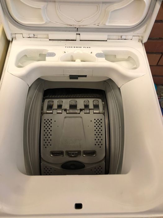 Продавам пералня AEG с горно зареждане за части