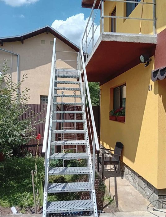 Scări metalice zincate
