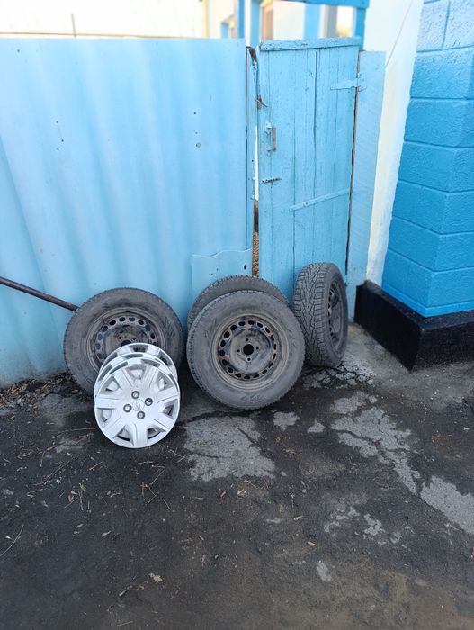 Шины на дисках, на дисках.