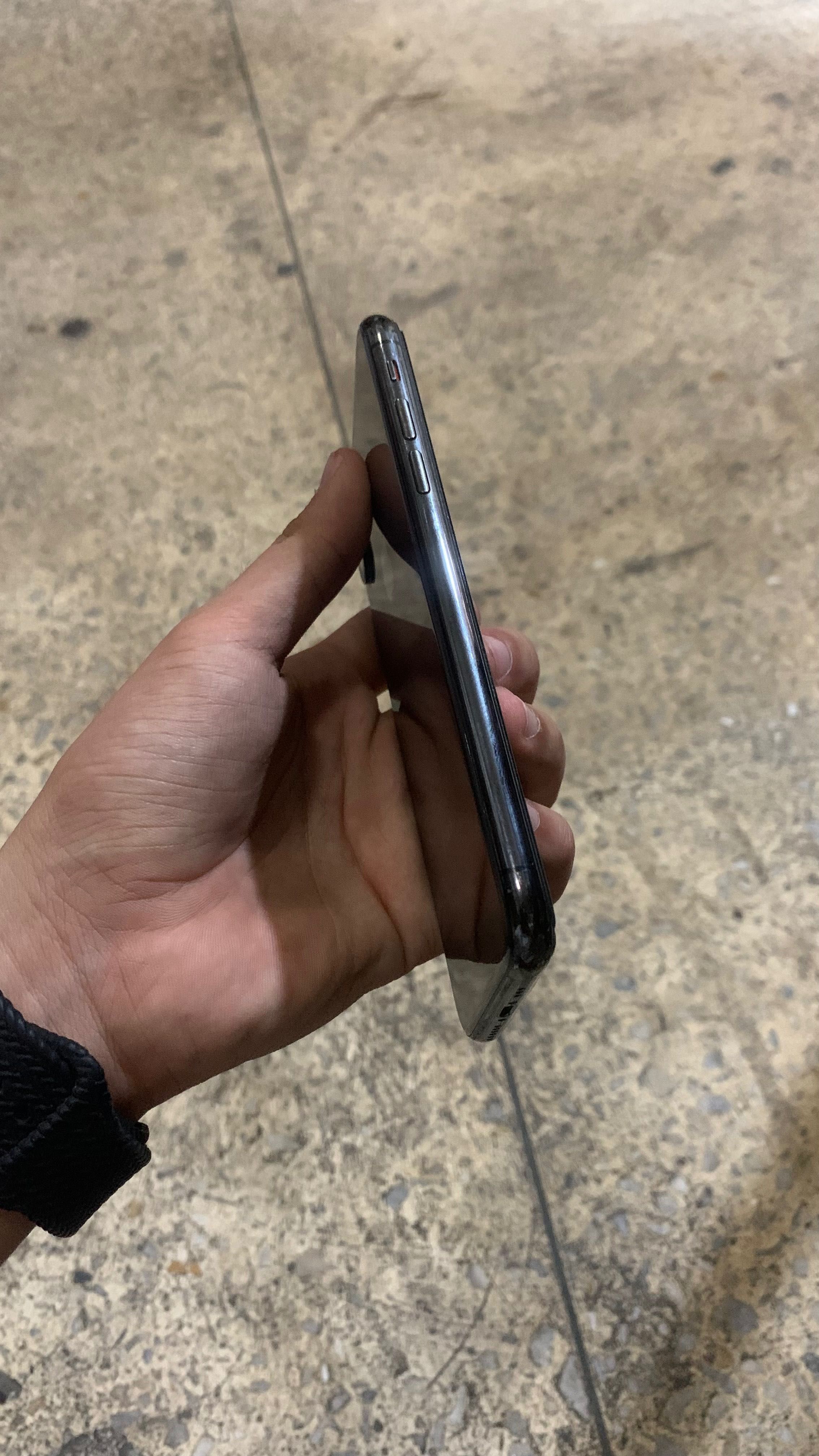 Iphone xs 64 qora