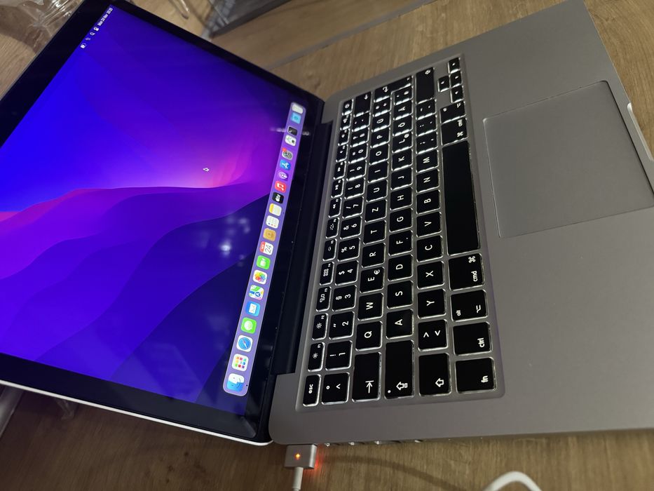 Macbook Pro 13’ A1502 256 gb 8 RAM 2.7Ghz i5