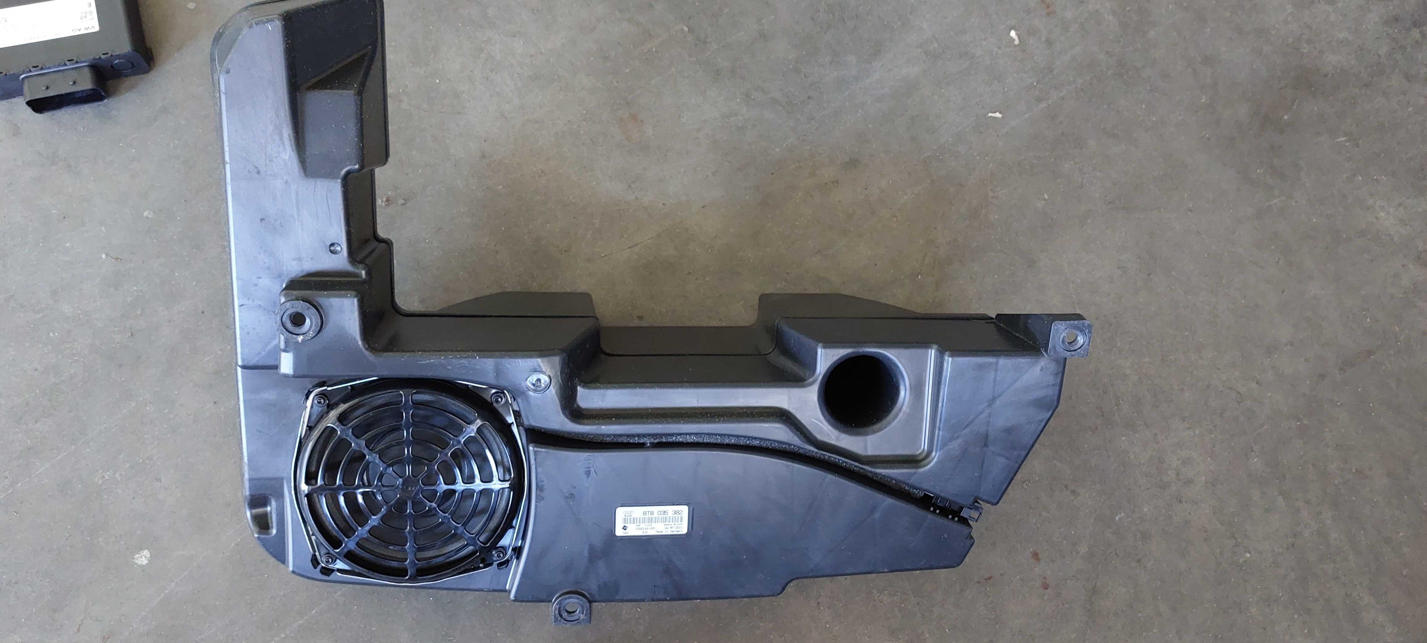 Subwoofer Audi A4 B8 Break/Variant 2008-2014