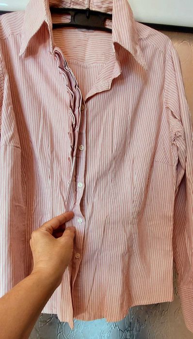 Bluza cu maneca lunga, culoare alb cu dungi verticale roz placut