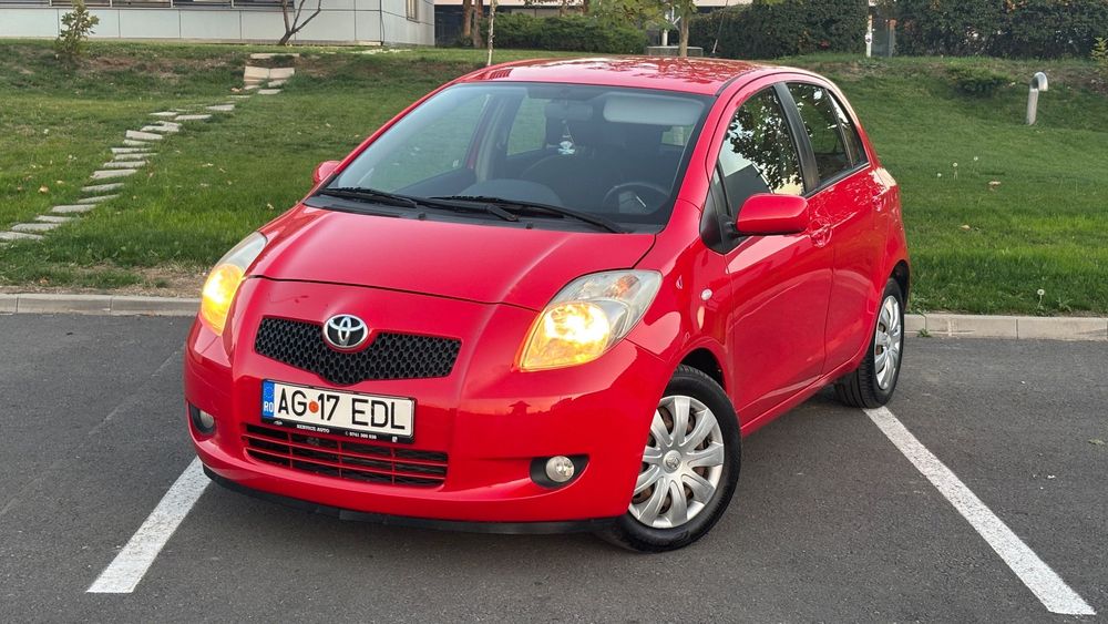Toyota Yaris Toyota Yaris 1.3 VVTI Automată   LUNA