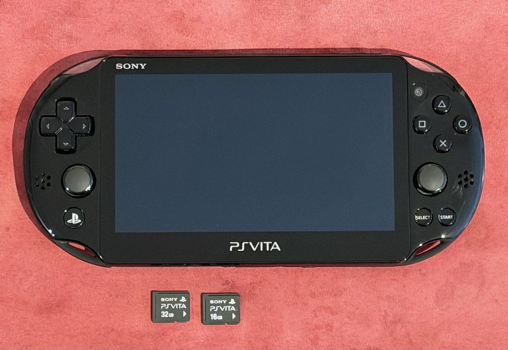 PlayStation Vita - като нова + 2 карти с памет!