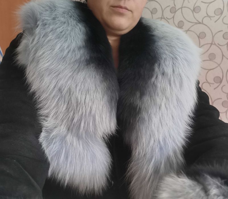 Продам дублёнку с меховым воротом