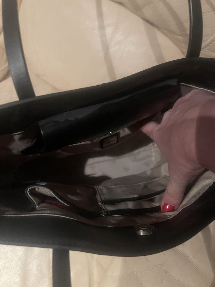 Оригинална чанта Guess