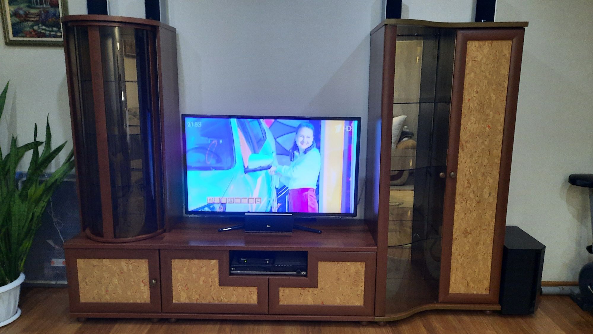 Продам стенку,гарнитур  в гостиную