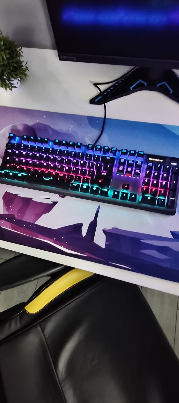 Tastatura gaming steelseries apex 5