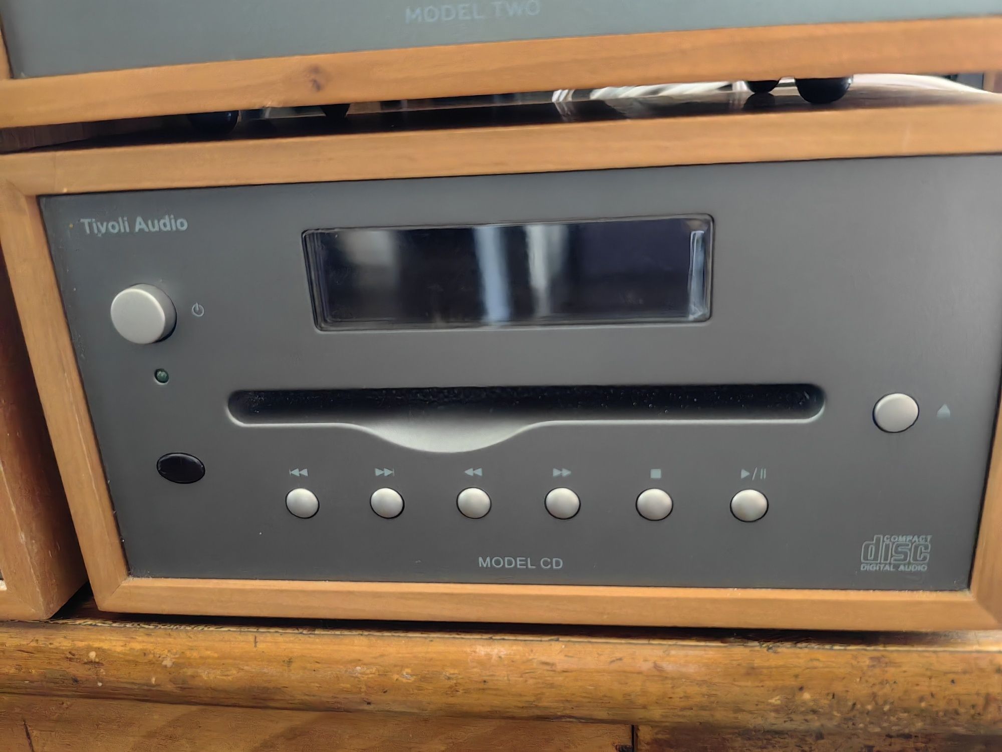 Дизайнерска аудио система Tivoli Audio/Henry Kloss /Model Two