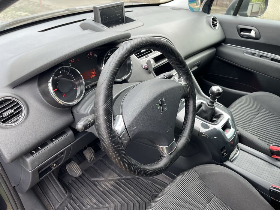 Peugeot 5008 2013