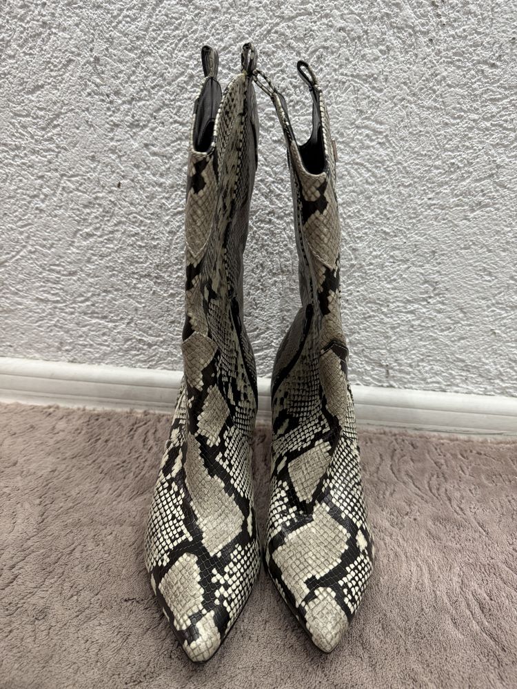 Змийски Боти Guess