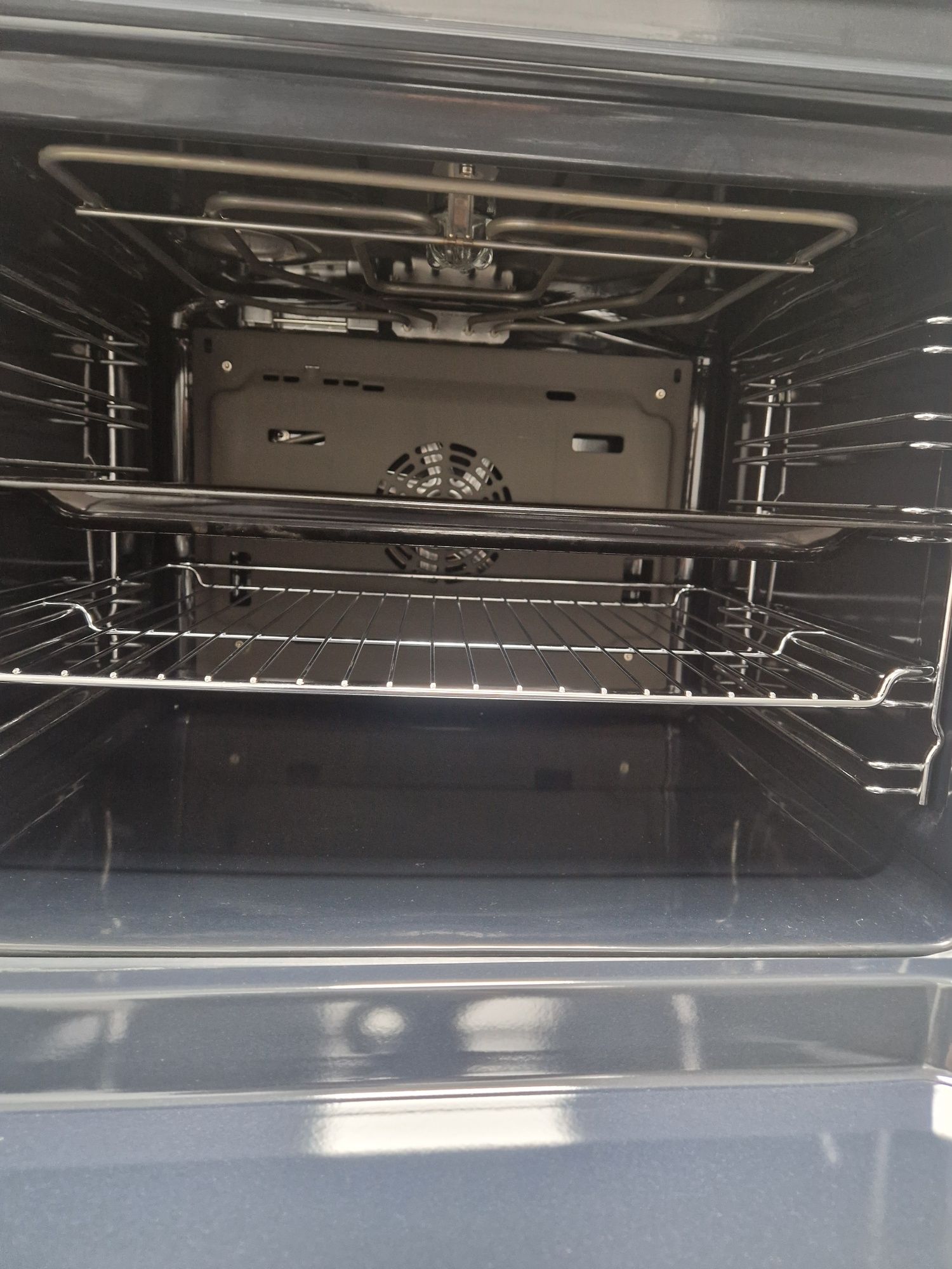 Фурна с котлони Siemens Нова
