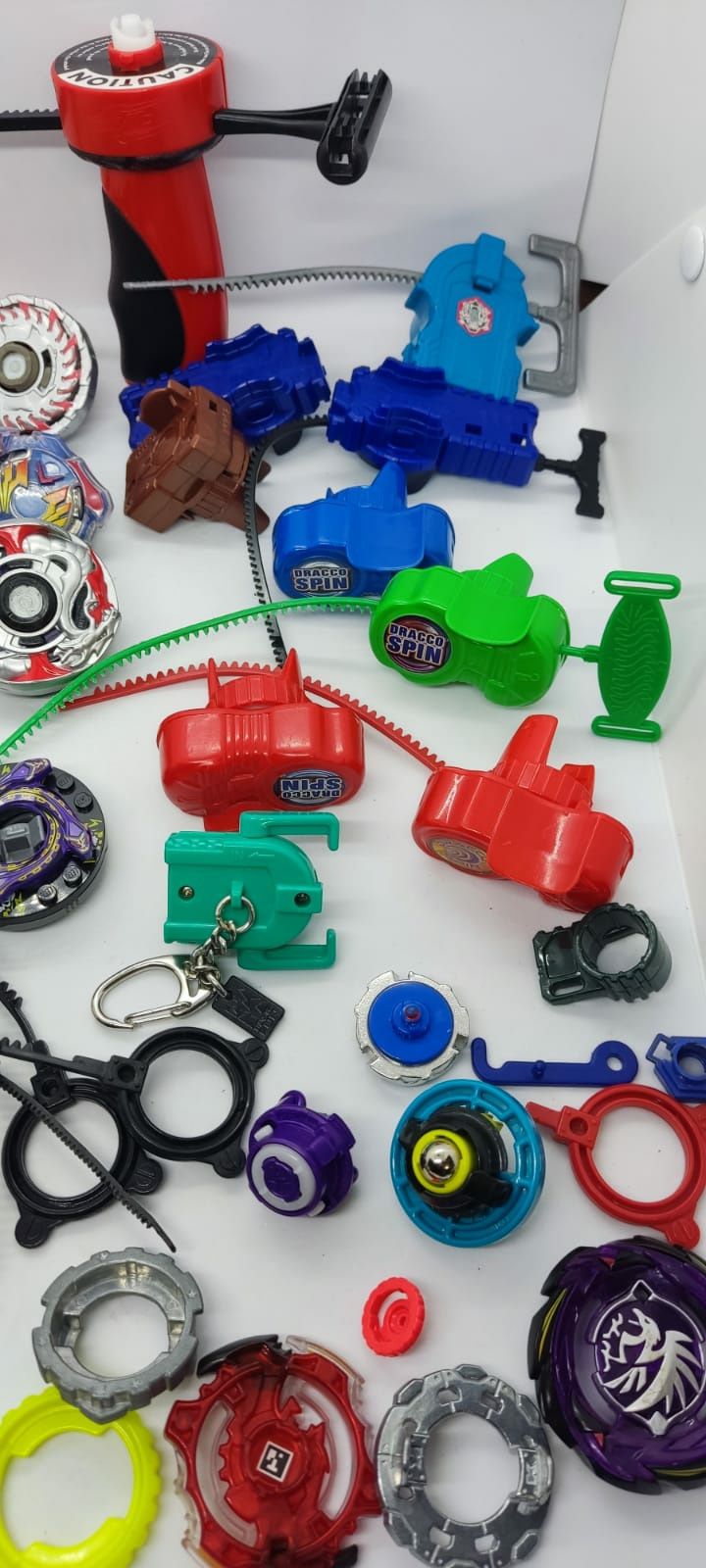 Lot Beyblade titireze si mini arena