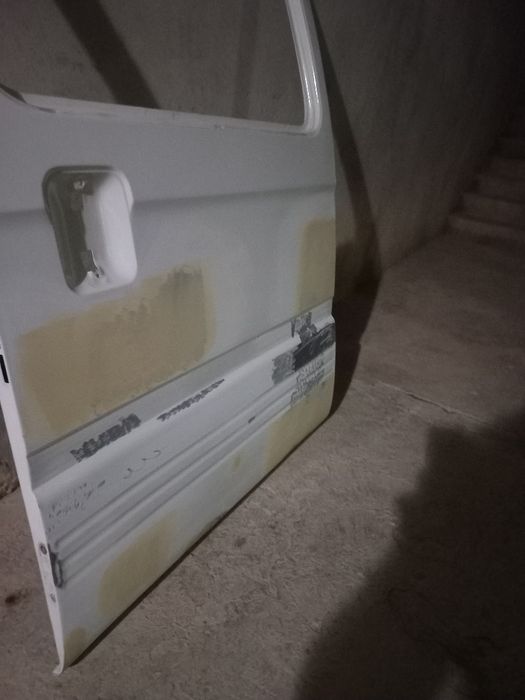 Damas orqa chap eshigi