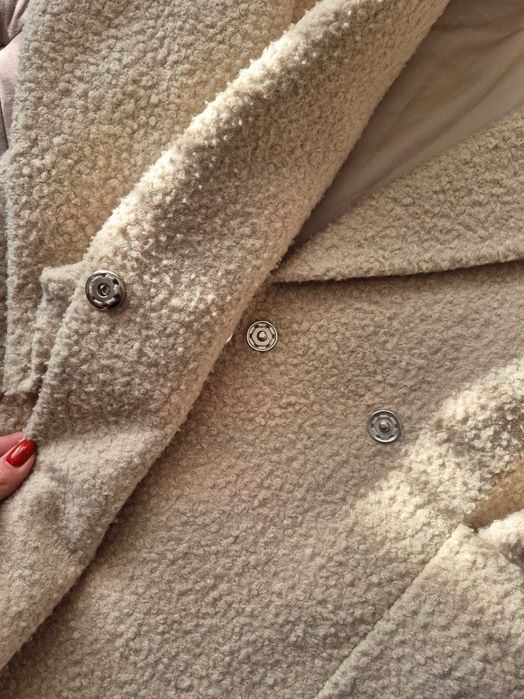 Палто в прекрасен бежов цвят