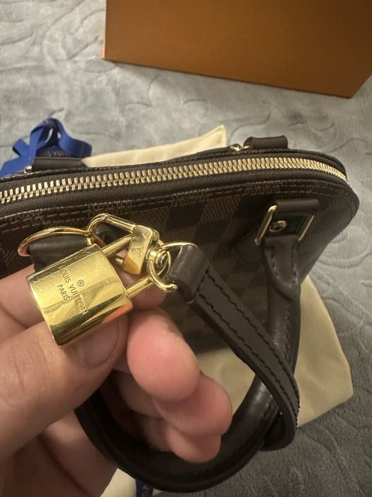 Vand geanta louis vuitton originla in stare impecabila.