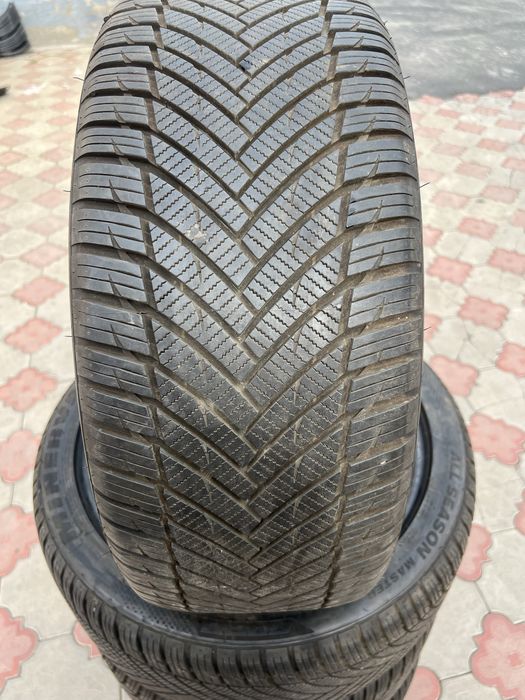 Minerva 245 40R19