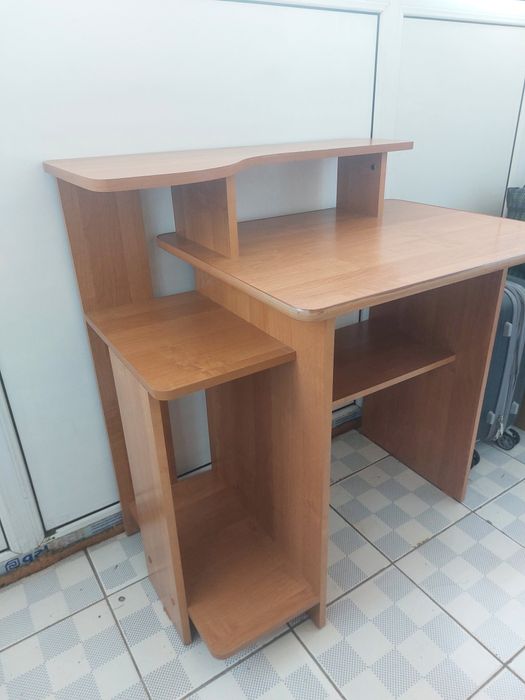 Продам компьютерный стол