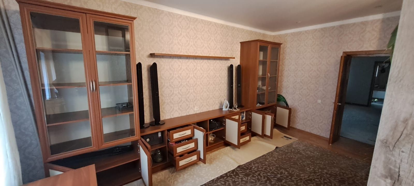Продаётся стенка в зал