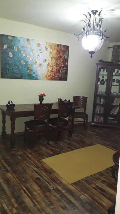 Vand apartament ultracentral, cu 4 camere si dependinte, in Găesti.