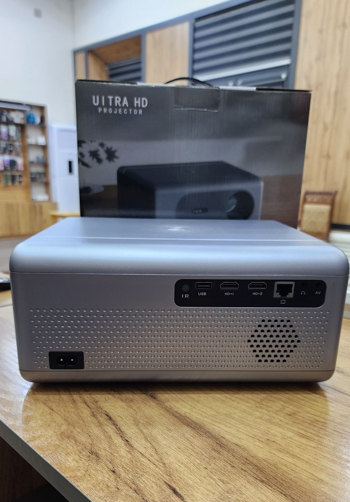 Proyektor 4K RS8