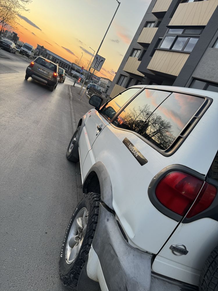 Продавам Nissan terrano