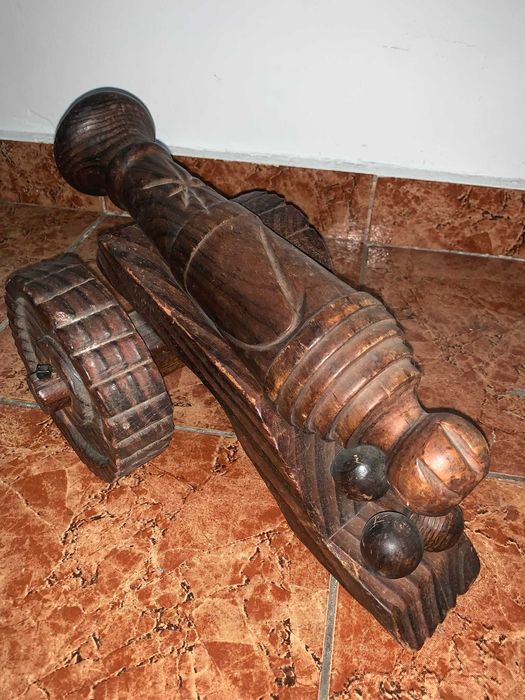 Decor Tun din lemn sculptat