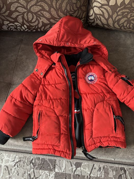 Одам бесплатно детскую куртку и обувь