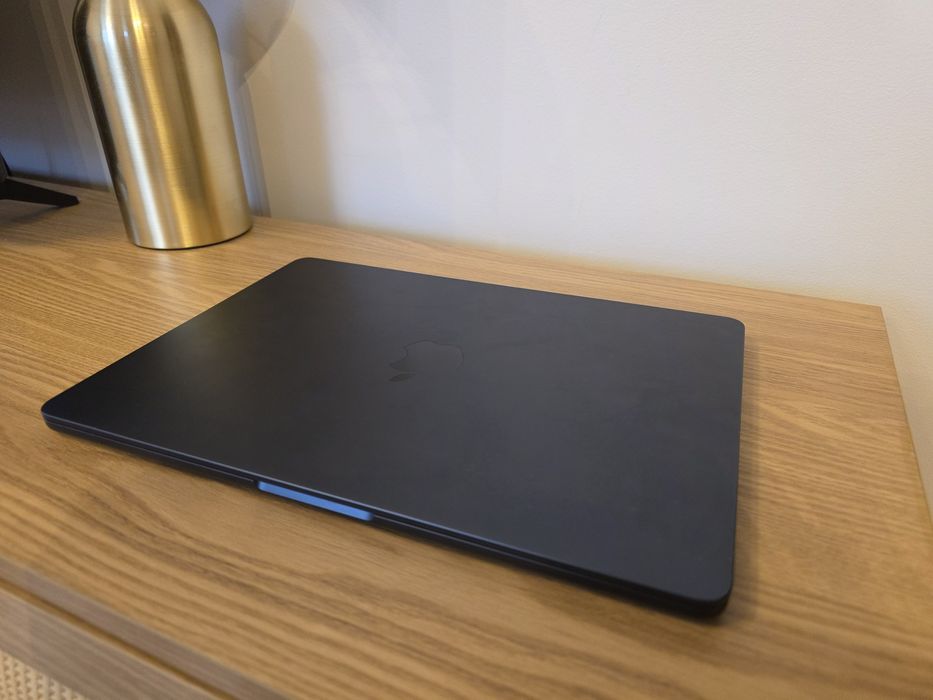 MacBook Air M2 2022 aproape nou