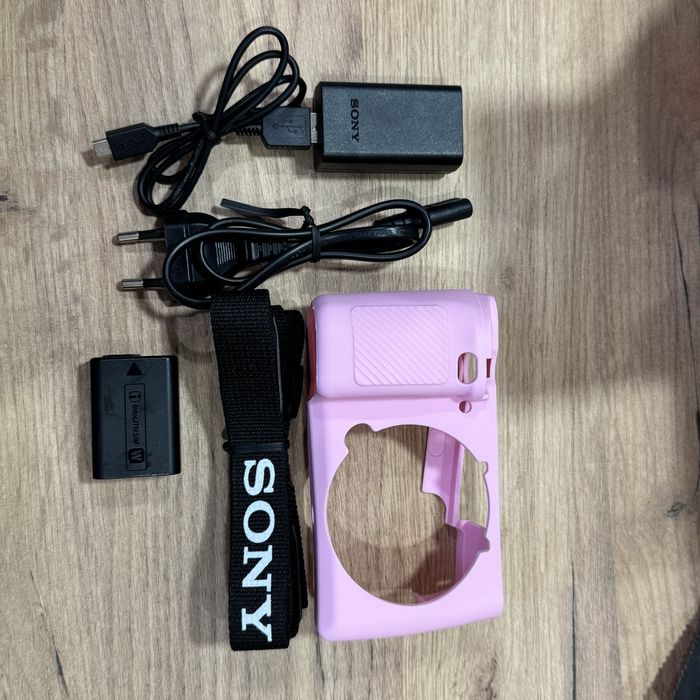 Sony A6100 + обектив Sony SEL 16-50mm f/3.5-5.6 PZ