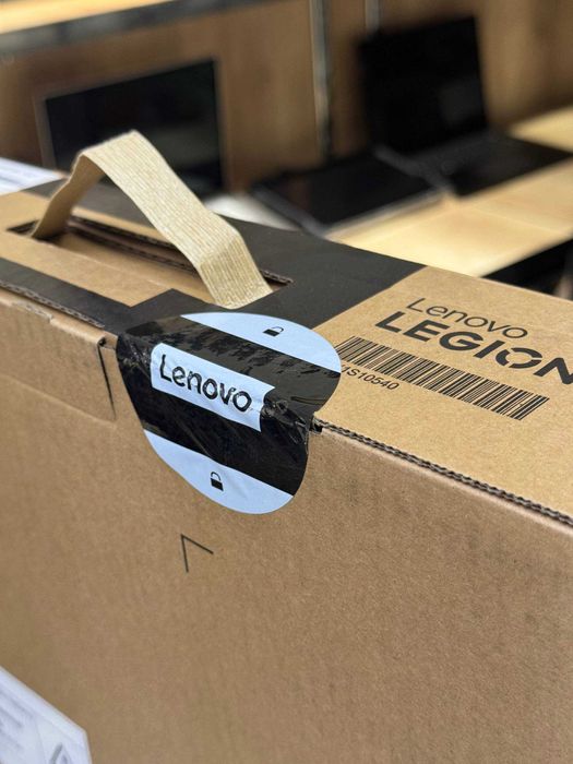 Lenovo Legion 5 15IRX10 Core i7-14700HX RTX5060 8gb ram16 ssd 1TB OLED