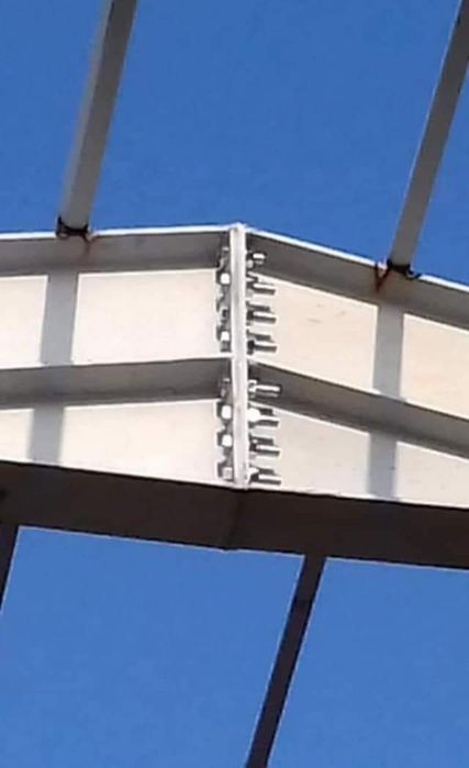 Vand structuri și hale metalice.
Avem pe stoc diferite dimensiuni și m