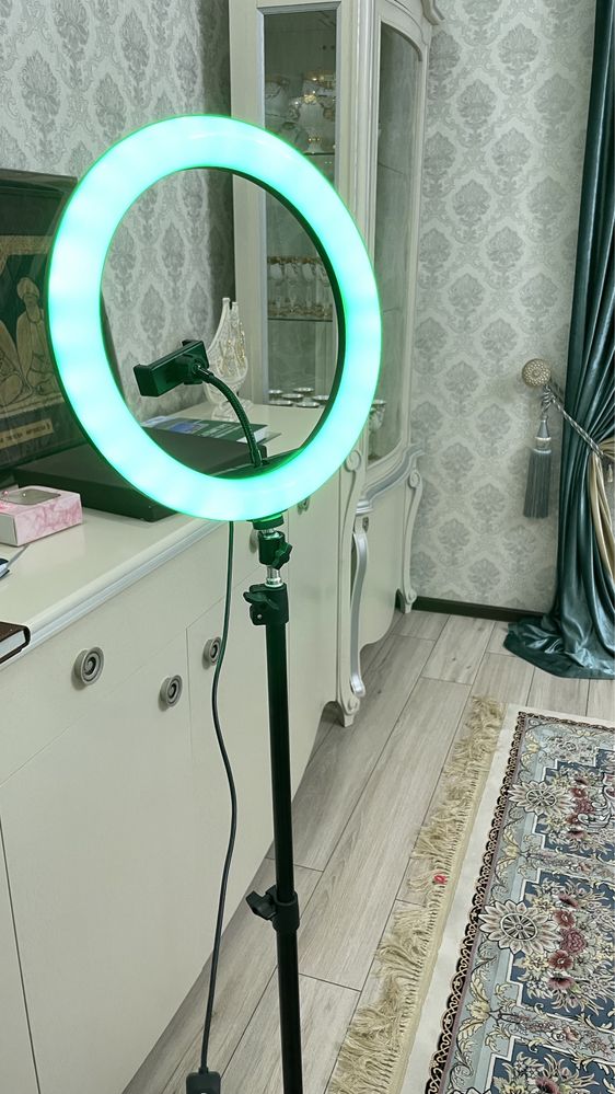 Продам штатив с лампой