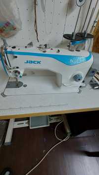 Продам швейную машинку jack f4