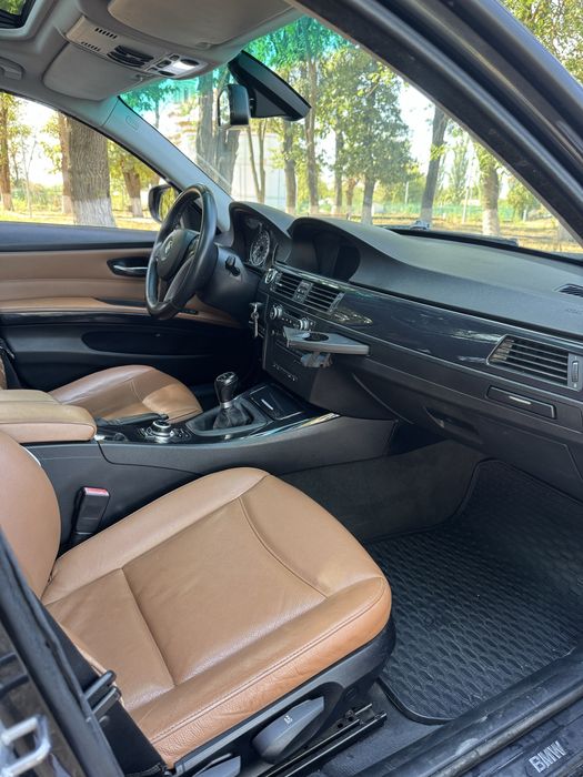 BMW E90 320d / Trapa / Navi / Piele
